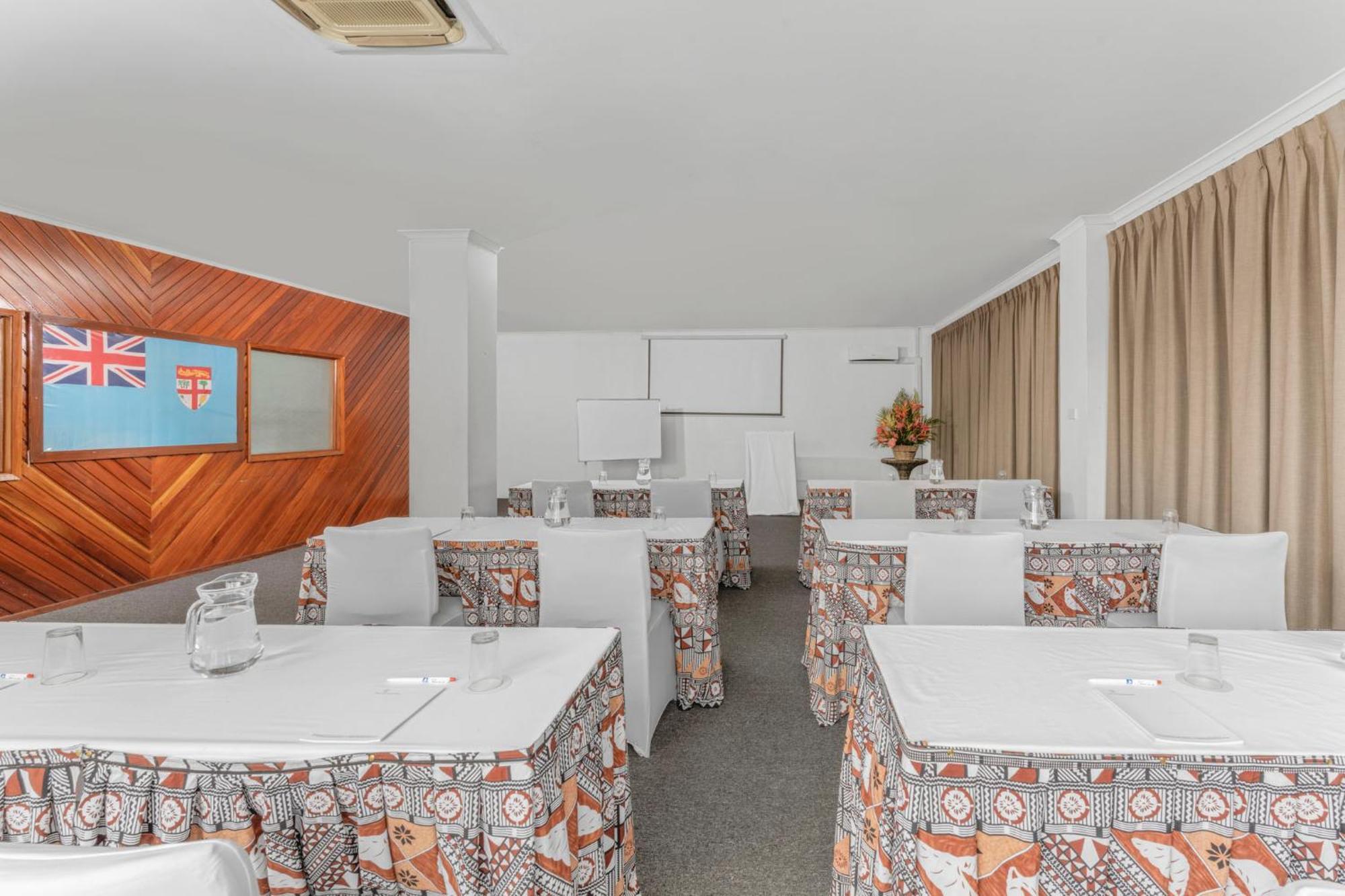 Trans International Hotel نادي المظهر الخارجي الصورة