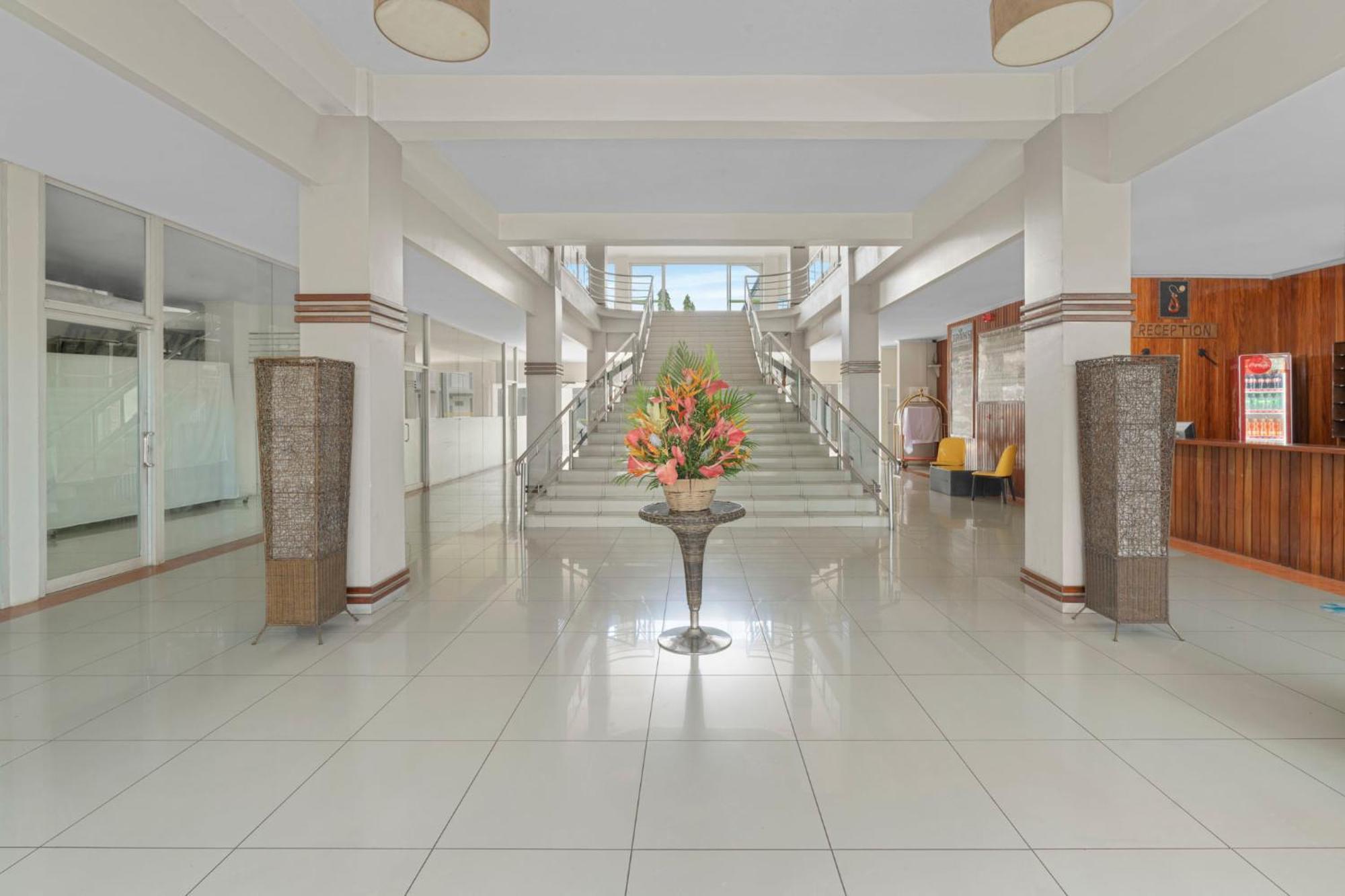 Trans International Hotel نادي المظهر الخارجي الصورة
